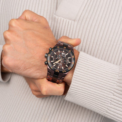 Zegarek Festina Chronograph na nadgarstku z brązową tarczą i metalową bransoletą w kolorze czarno-brązowym
