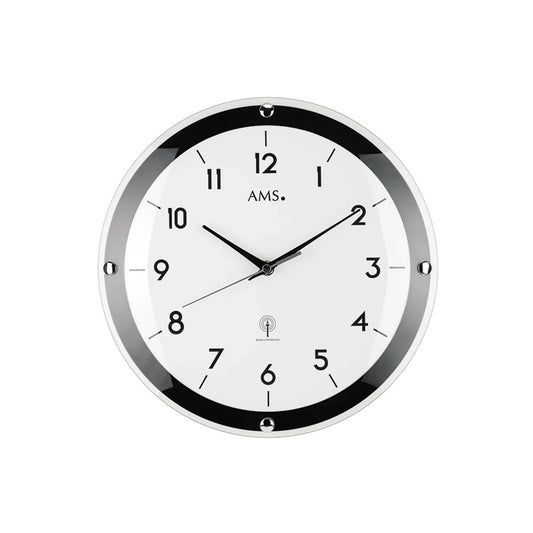 Wanduhr frontal mit schwarzem Ring, weißem Zifferblatt und runden Stundenmarkierungen