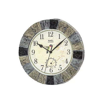 Runde Funk-Wanduhr mit schwarzem-grauem Steinoptik-Rahmen und beigem Ziffernblatt