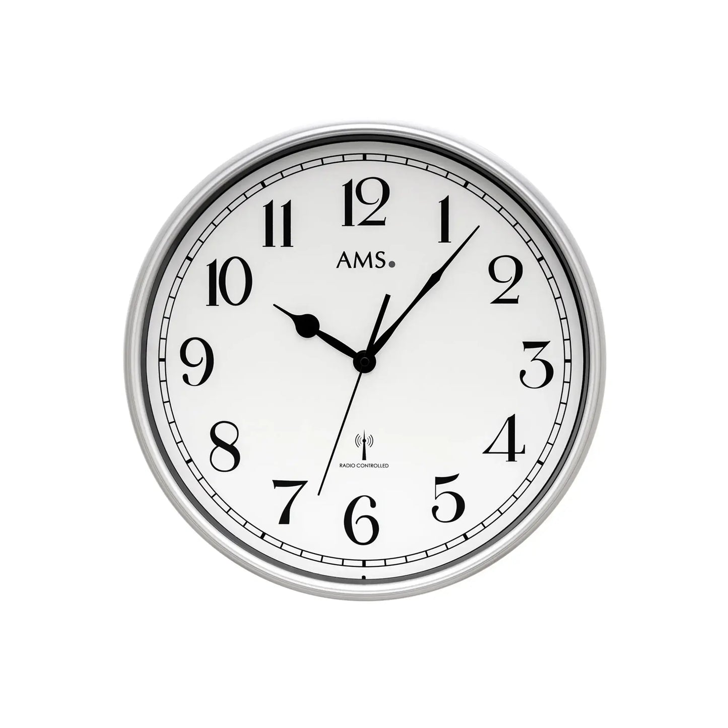 Runde Funk-Wanduhr, silberner Rahmen, weißes Ziffernblatt mit schwarzen Zahlen und Zeigern