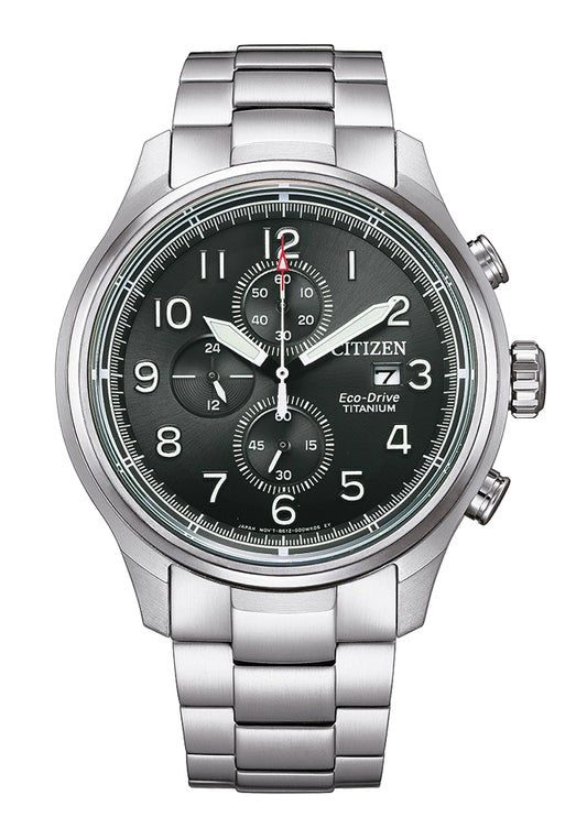 Herrenarmbanduhr Citizen Eco-Drive mit grünem Chronographenzifferblatt und Titanarmband.