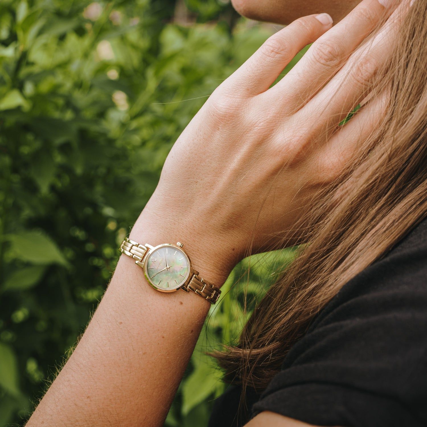 Holzkern Themis Damen Armbanduhr • Miyota Quarzwerk • Echtes grünes Perlmutt-Zifferblatt, Bild 2