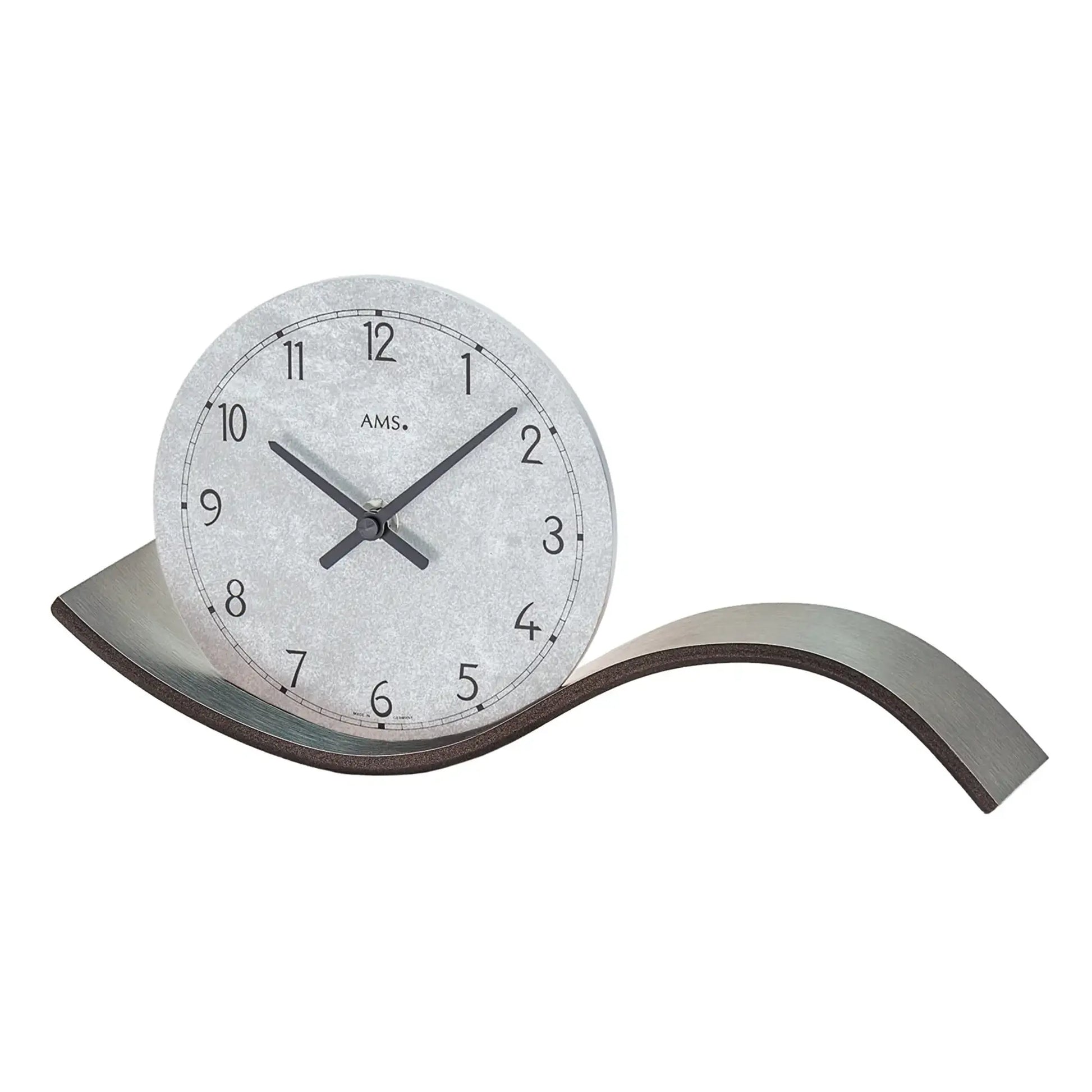 Orologio da tavolo con quadrante chiaro, lancette nere e base curva color antracite