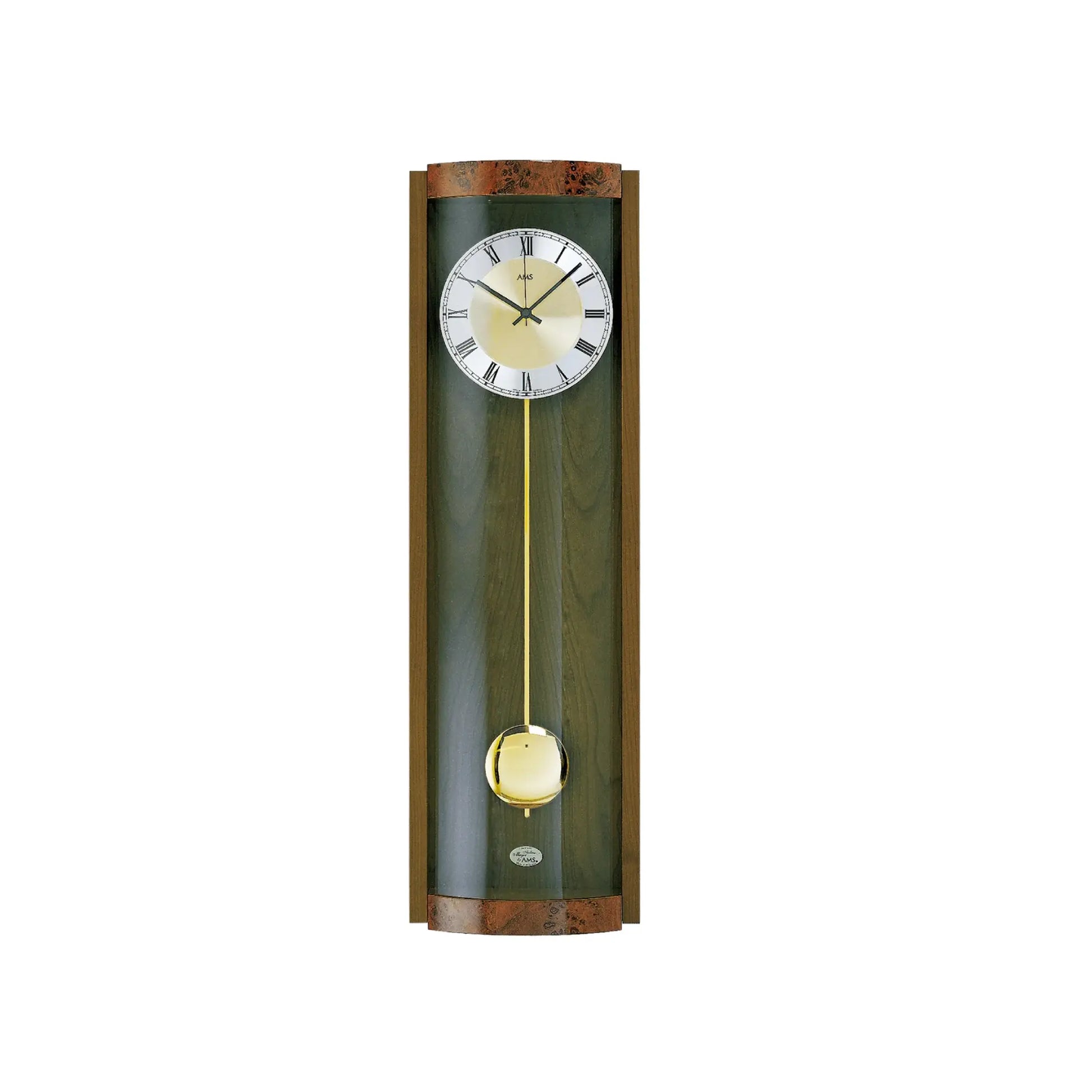 Wanduhr mit rundem Zifferblatt und gelbem Pendel am goldenen Faden im Holzgehäuse