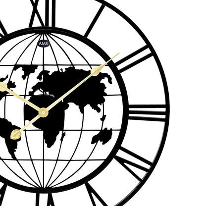 Wanduhr mit Weltkarten-Druck, goldenen Zeigern und schwarzem Metallrahmen