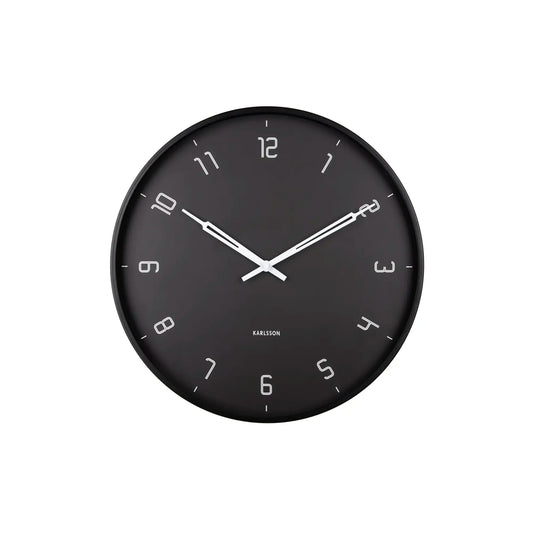 Schwarze Wanduhr mit Analoganzeige, weißen Zeigern und Ziffern, rundes Gehäuse