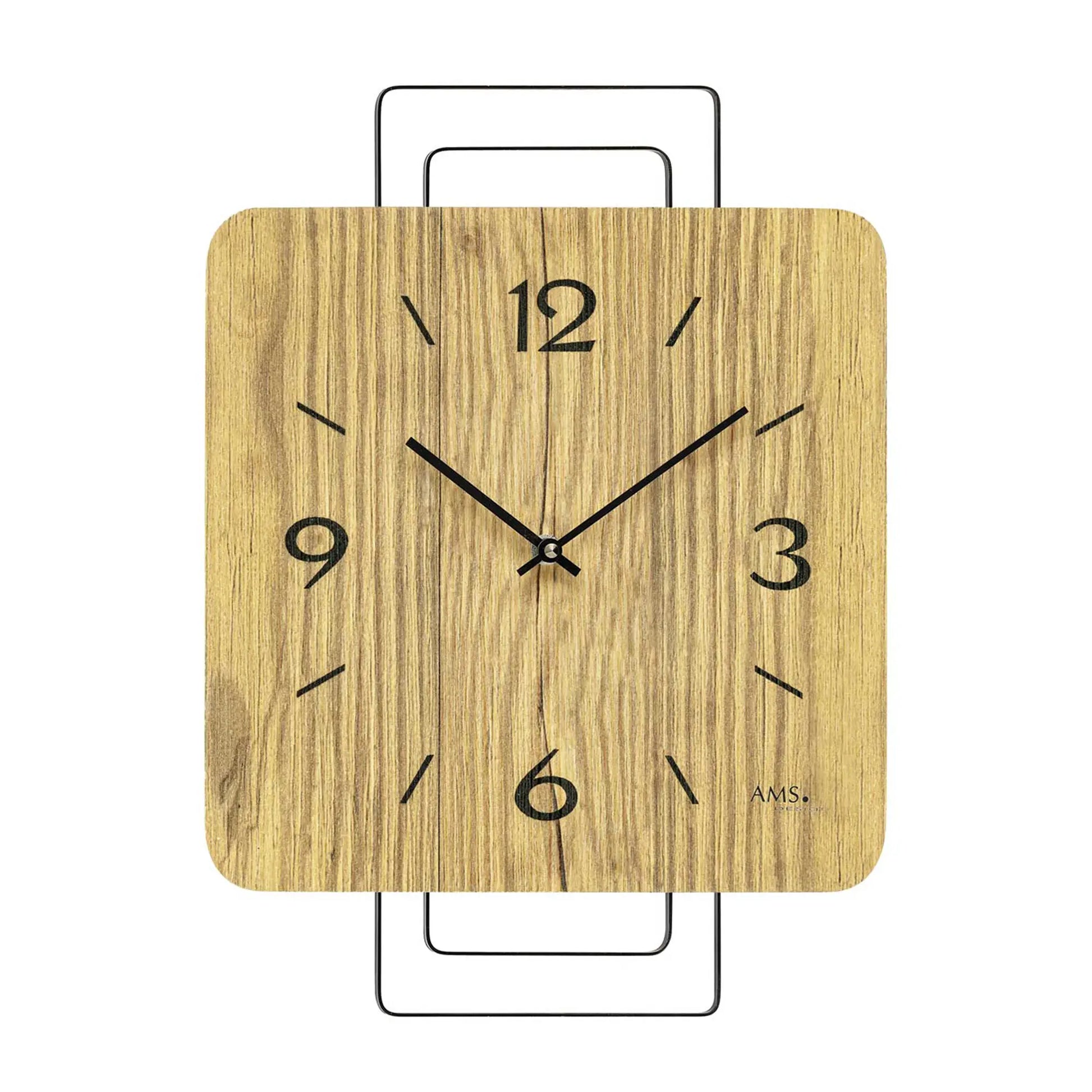 Wanduhr aus Wildeiche mit Holzoptik, analoge Ziffern und schwarze Zeiger, AMS-Logo