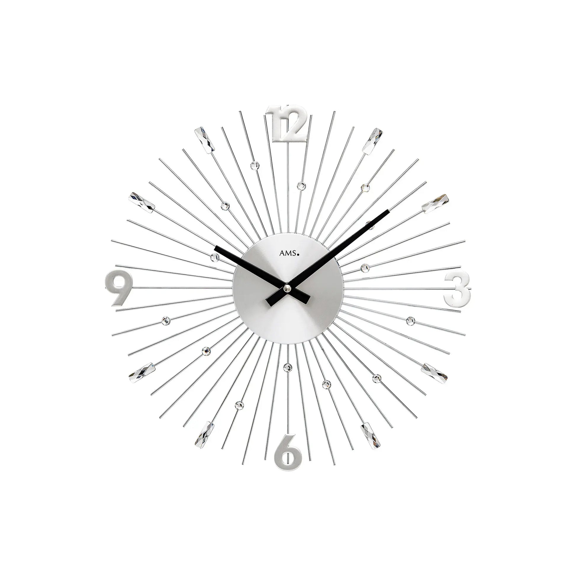 Silberne Wanduhr mit römischen Ziffern, schwarzen Zeigern und Metallstäben