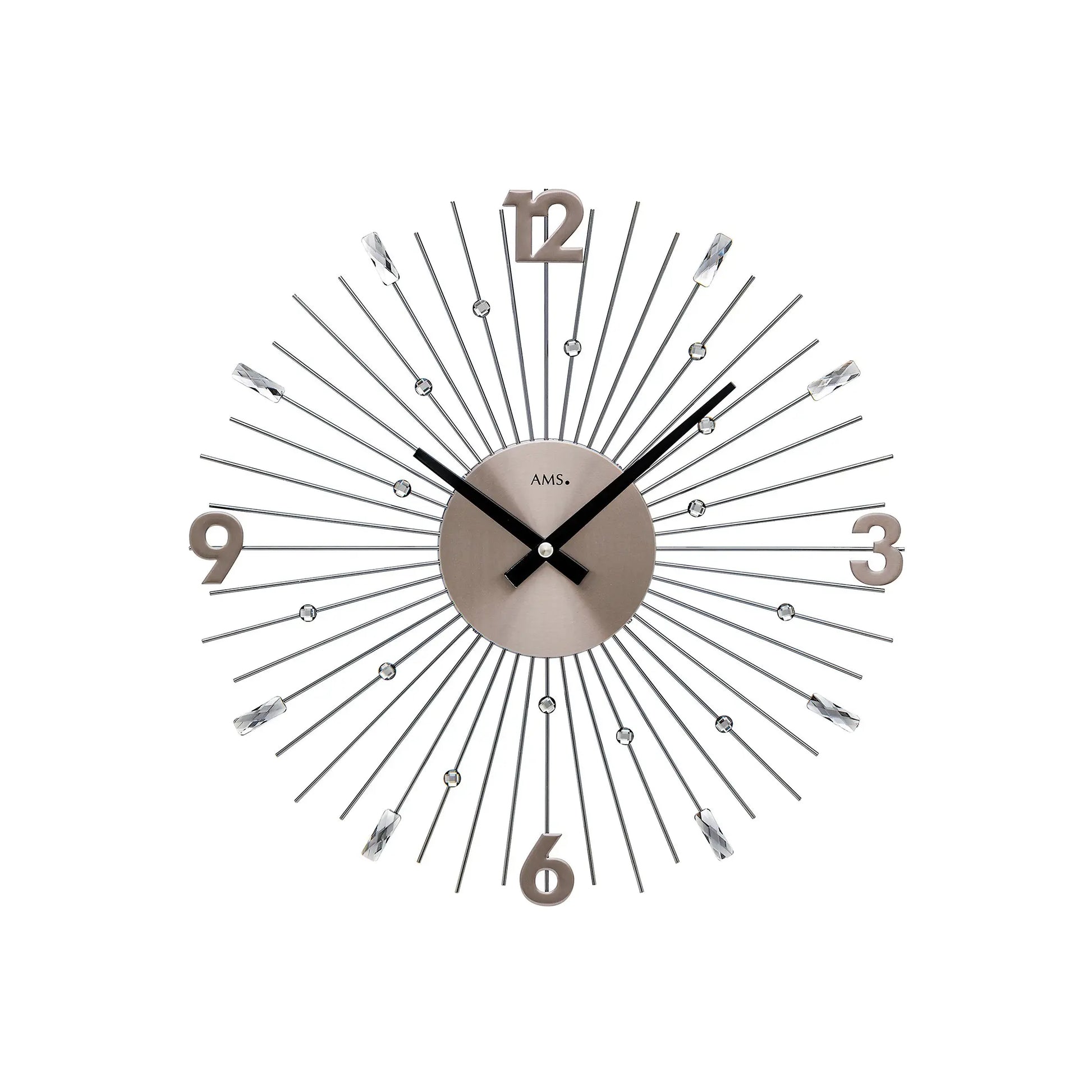 Wanduhr mit anthrazitfarbenem Zifferblatt, schwarzen Zeigern und Metallstäben