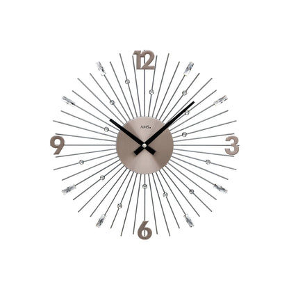 Wanduhr mit anthrazitfarbenem Zifferblatt, schwarzen Zeigern und Metallstäben