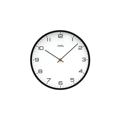 Wanduhr mit schwarzem Metallrahmen, weißem Zifferblatt und roten Zeigern, AMS.