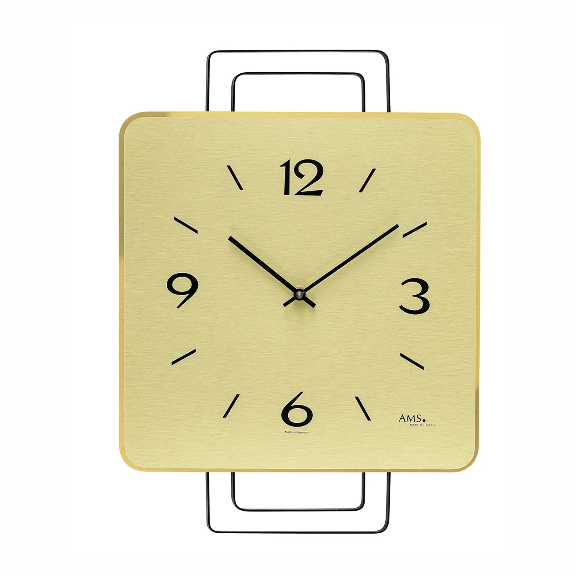 Wanduhr aus Messing mit rechteckigem Metallgehäuse, arabischen Ziffern und Zeigern.