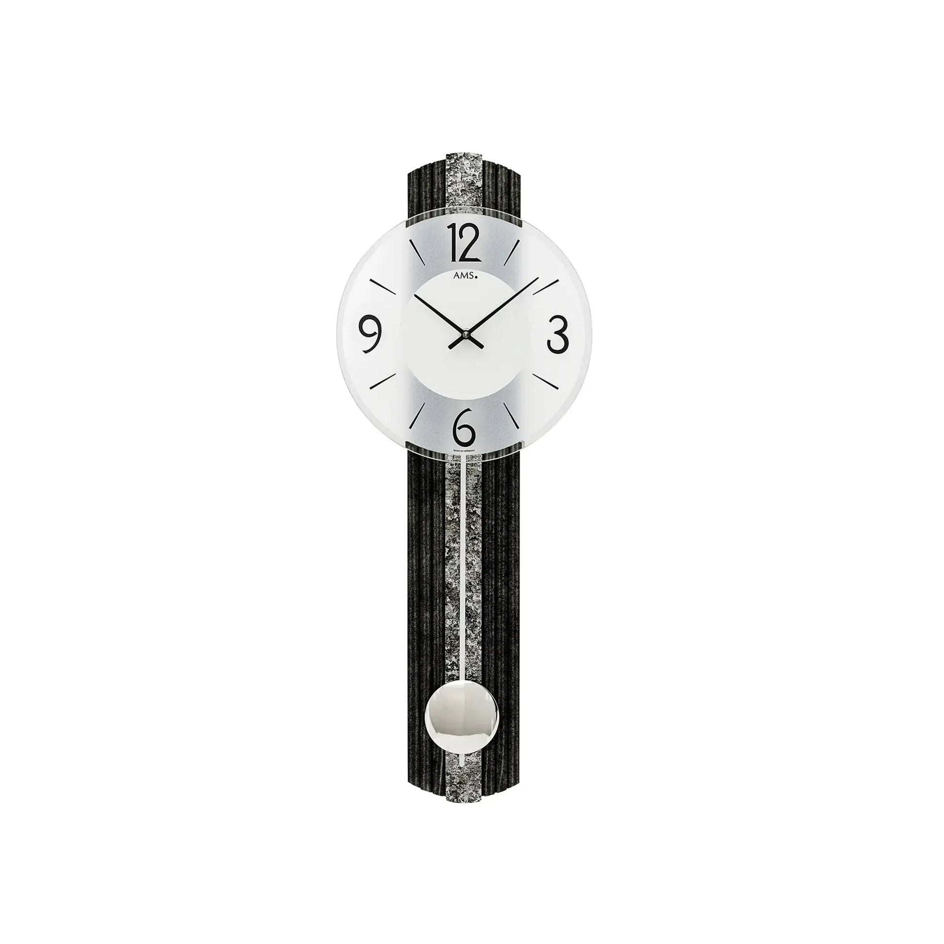 Wanduhr mit Quarzpendelwerk, weißes Zifferblatt mit schwarzen Zeigern und Pendelkugel