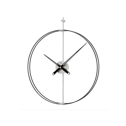 Runde Wanduhr mit silbernem Rahmen, schwarzen Zeigern und gekreuzten Uhrarmen