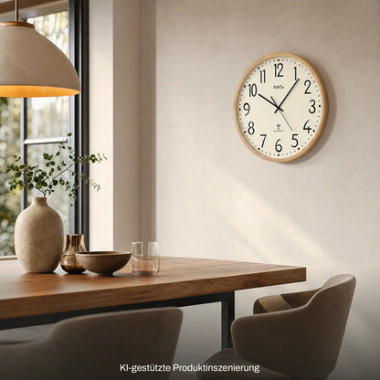 Runde Wanduhr mit beigem Zifferblatt und Buchenholzrahmen, Funkuhr mit Zeigern