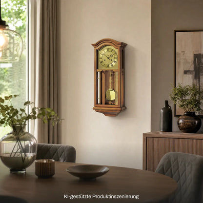 Pendelwanduhr mit Kirschbaumgehäuse, rundem Messingziffernblatt und Glasfront