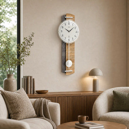 Orologio da parete con cassa in legno e pendolo bianco a parete