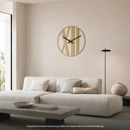 Runde Wanduhr an der Wand mit Holzoptik, Streifen-Zifferblatt und schwarzen Zeigern