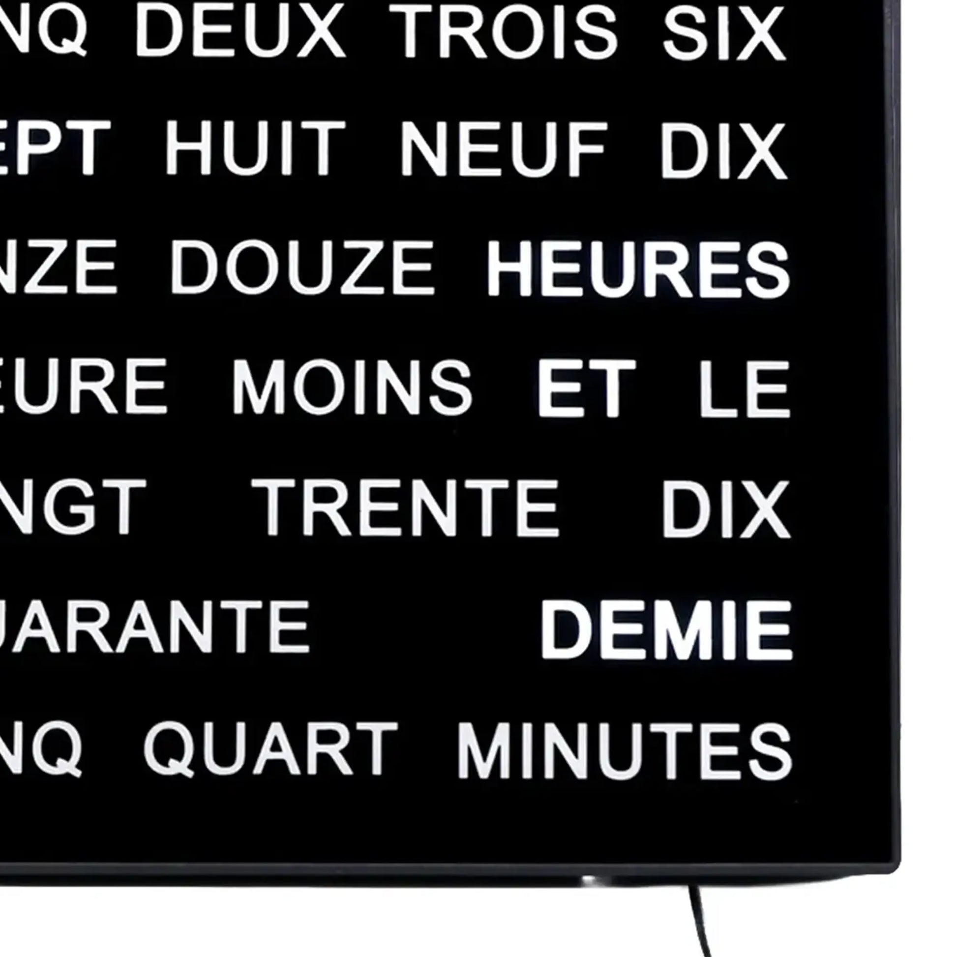 LED-Wortanzeige der Wortuhr: leuchtende französische Schrift auf schwarzem Rahmen