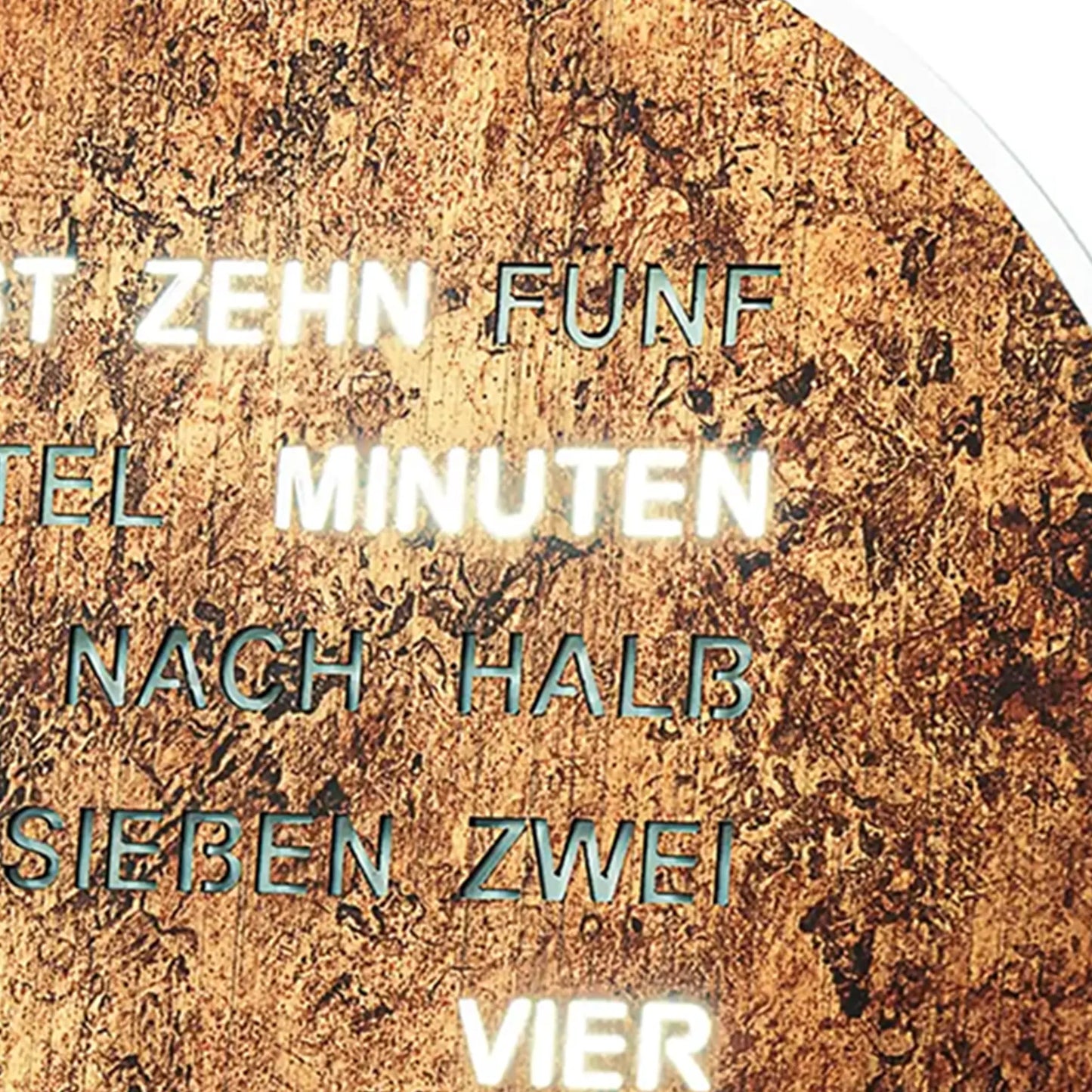 Quadrante rotondo color rame in primo piano, scritte "Minuti" e "Mezz'ora"