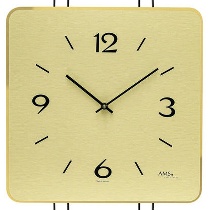 AMS-Wanduhr aus messingfarbenem Metall, quadratisches Zifferblatt mit großen Ziffern