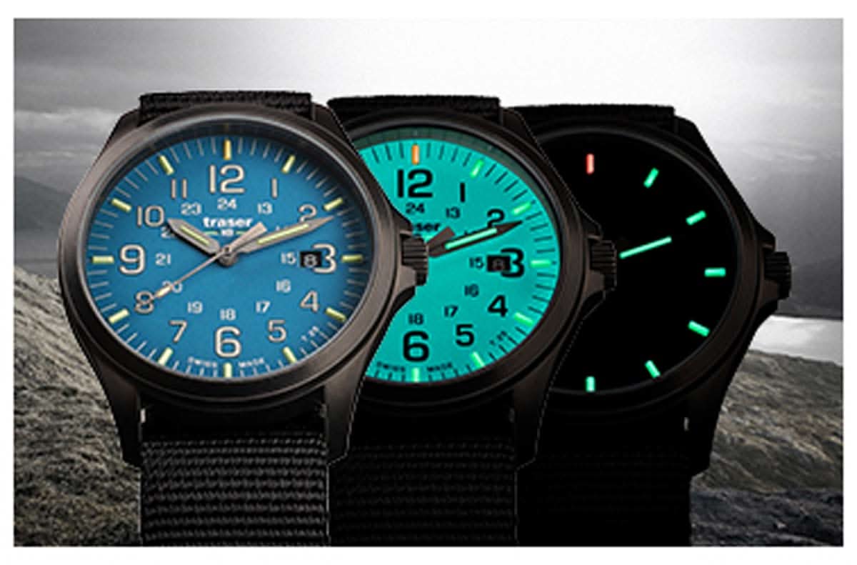 "Tres relojes de hombre: esfera luminosa azul/turquesa, correa negra"