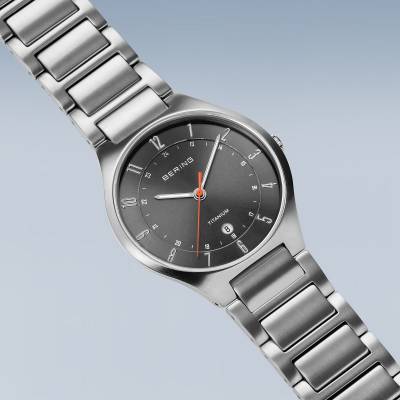 Bering Titanium 11739-772 Herrenuhr Silber • Saphirglas • Titanarmband, Bild 3
