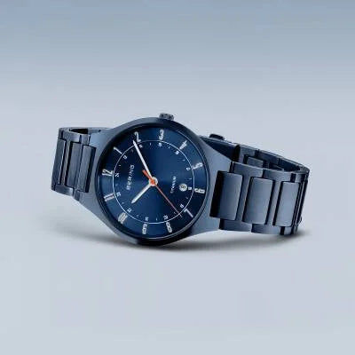 Bering Titanium 11739-797 Herrenuhr Matblau • Titan-Gliederarmband • Saphirglas, Bild 4