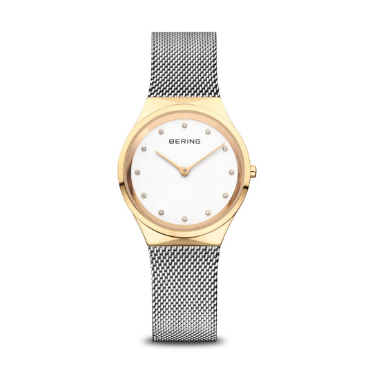 Damenuhr mit silbernem Milanese-Armband, rundem weißem Zifferblatt und goldfarbener Lünette