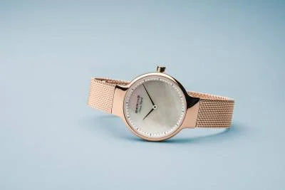 Bering Max René 15527-364 Damenuhr Roségold • Saphirglas • Milanaise-Armband, Bild 4