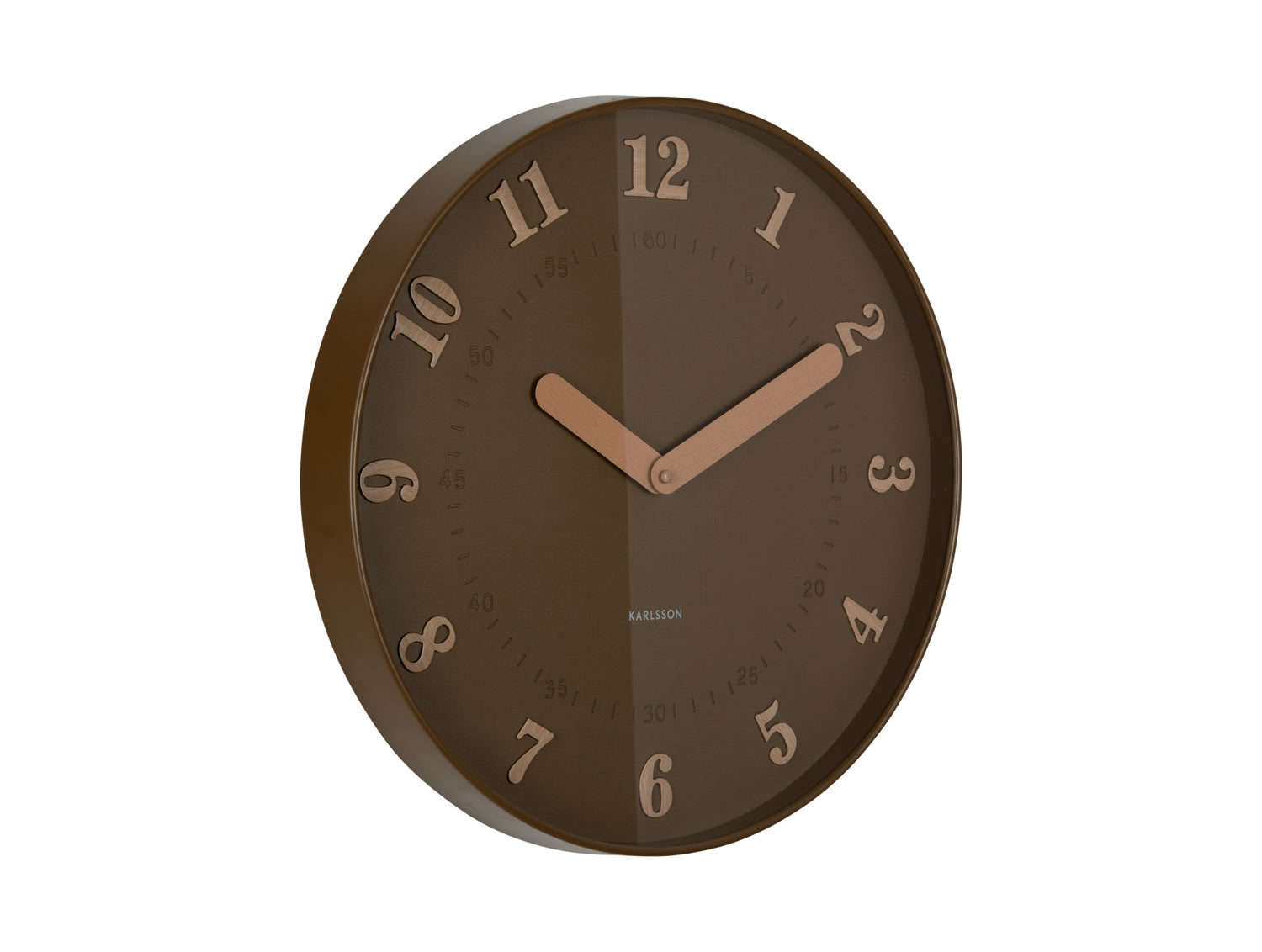 Wanduhr mit braunem Zifferblatt, goldenen Ziffern und beigen Zeigern