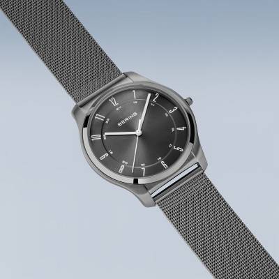 Bering Ultra Slim 18340-377 Herrenuhr Grau • Saphirglas • Milanaise-Armband, Bild 3