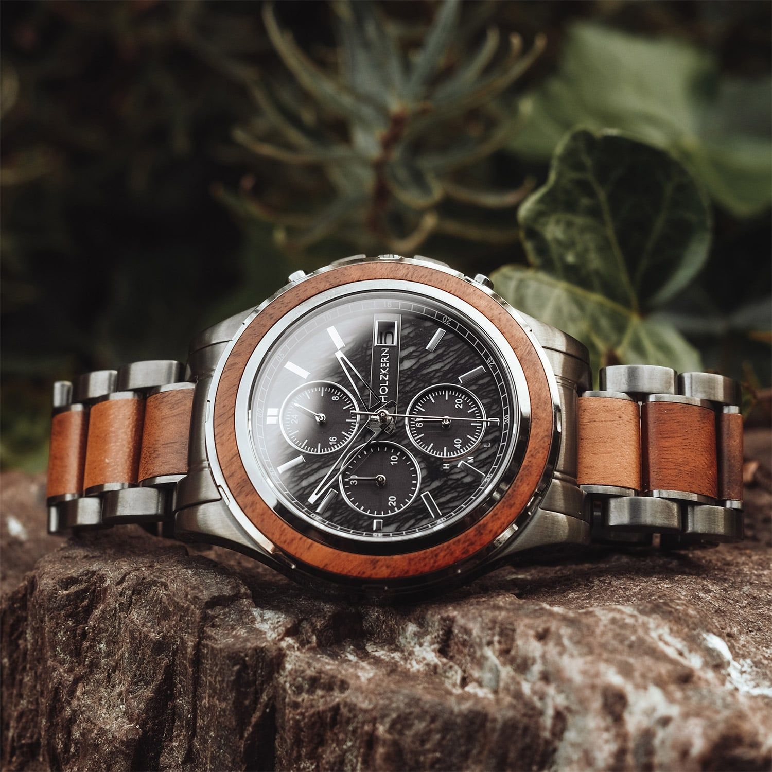 Holzkern Angkor Herrenuhr • Solar-Chronograph • Koaholz und Marmor, Bild 2