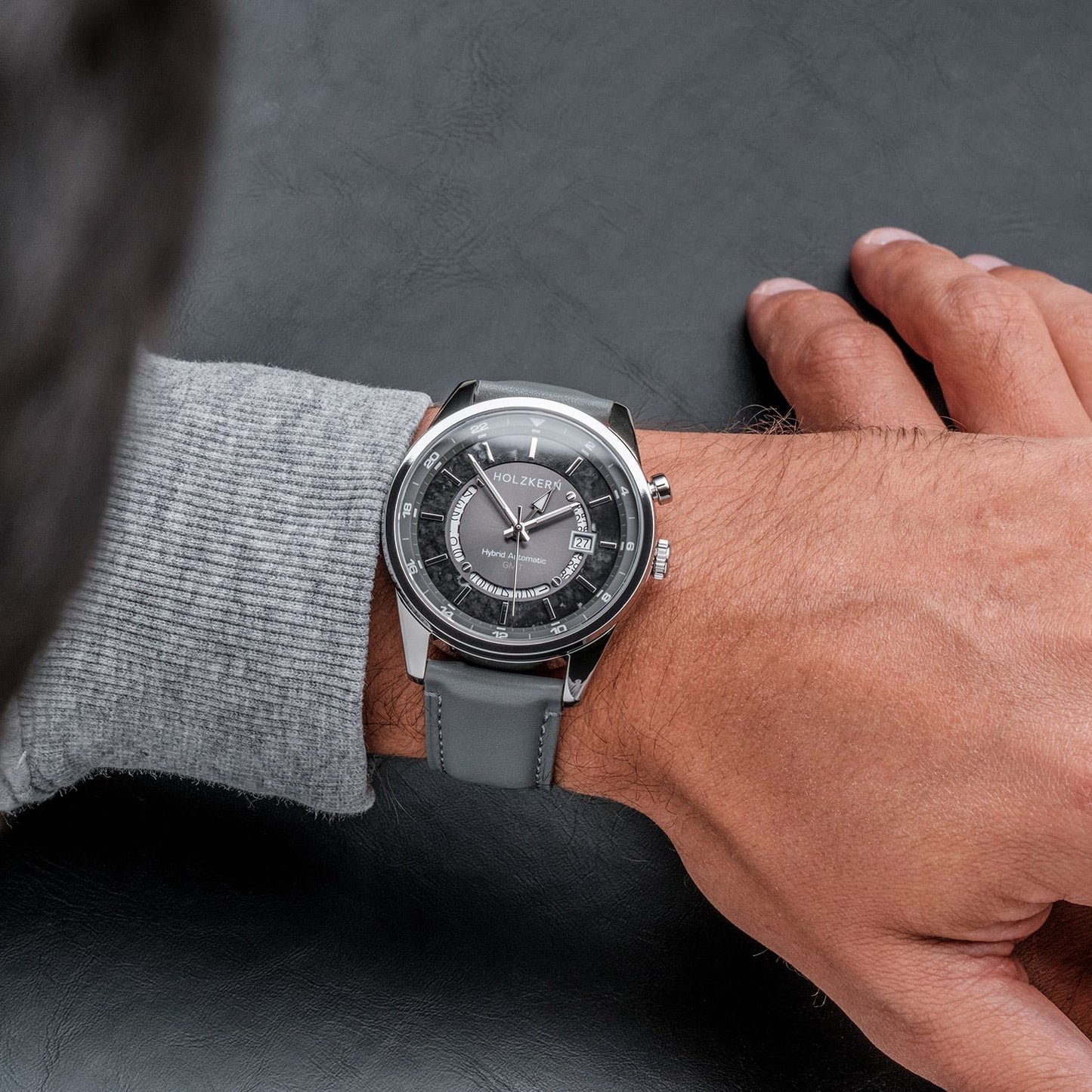 Holzkern GMT Skywhirl Herrenuhr Marmor/Silberfarben • Automatikwerk • GMT-Funktion, Bild 4