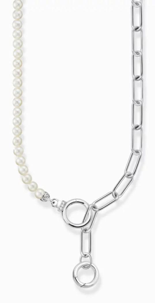 Collar de perlas con cadena de eslabones plateada y colgante redondo con piedra azul