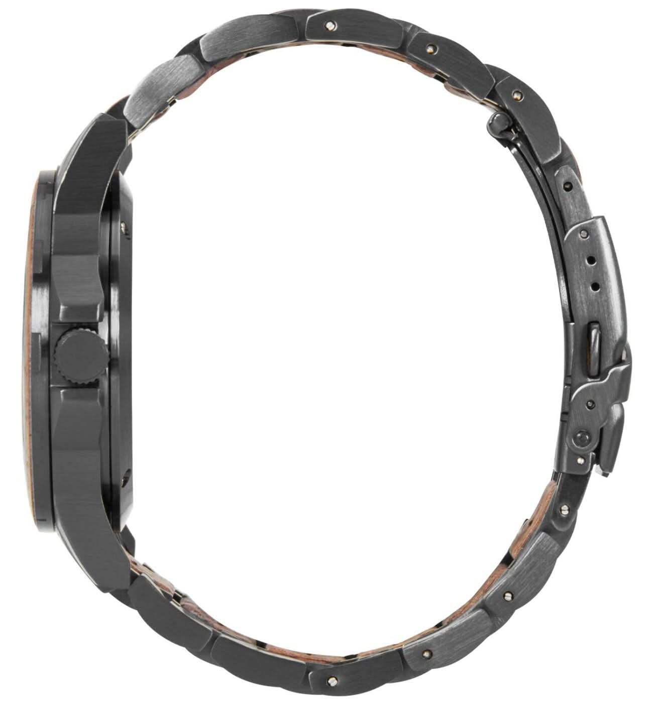 Pulsera de hombre, vista lateral, con correa de acero negro e incrustaciones de madera