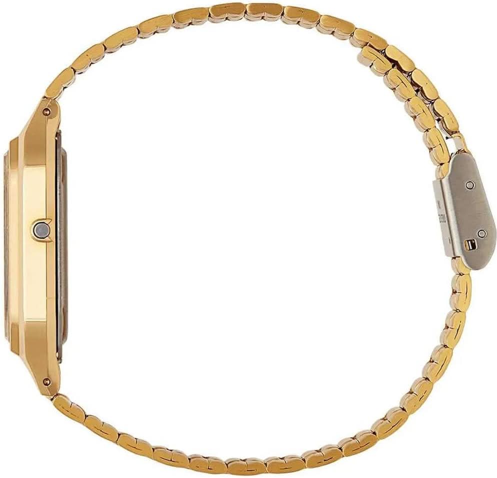 Vista de la página del reloj retro dorado con correa de metal