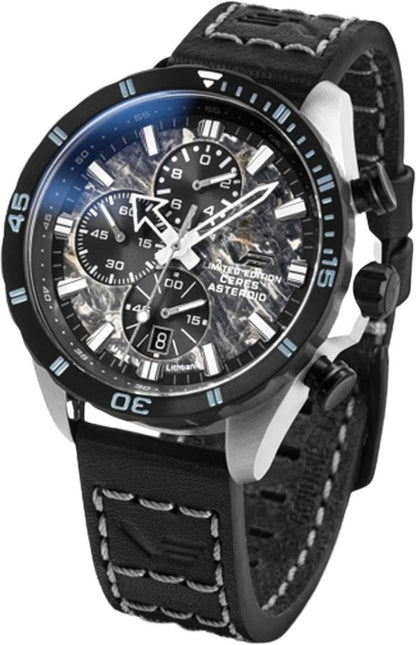 Pulsera de hombre con caja plateada, esfera negra y correa de cuero negra