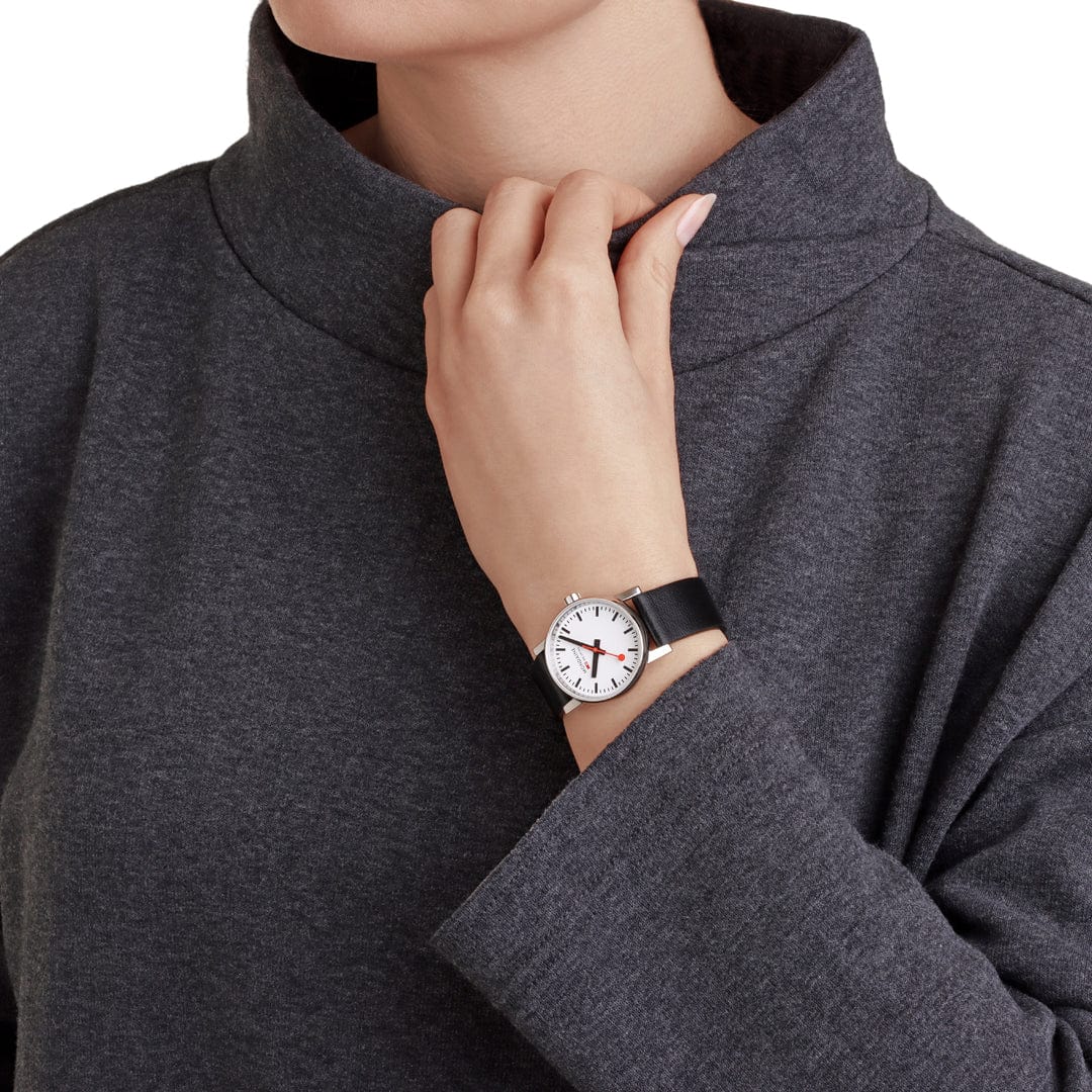 Mondaine evo2 MSE.30110.LBV Damenuhr Schwarz • Saphirglas • Veganes Traubenleder, Bild 3