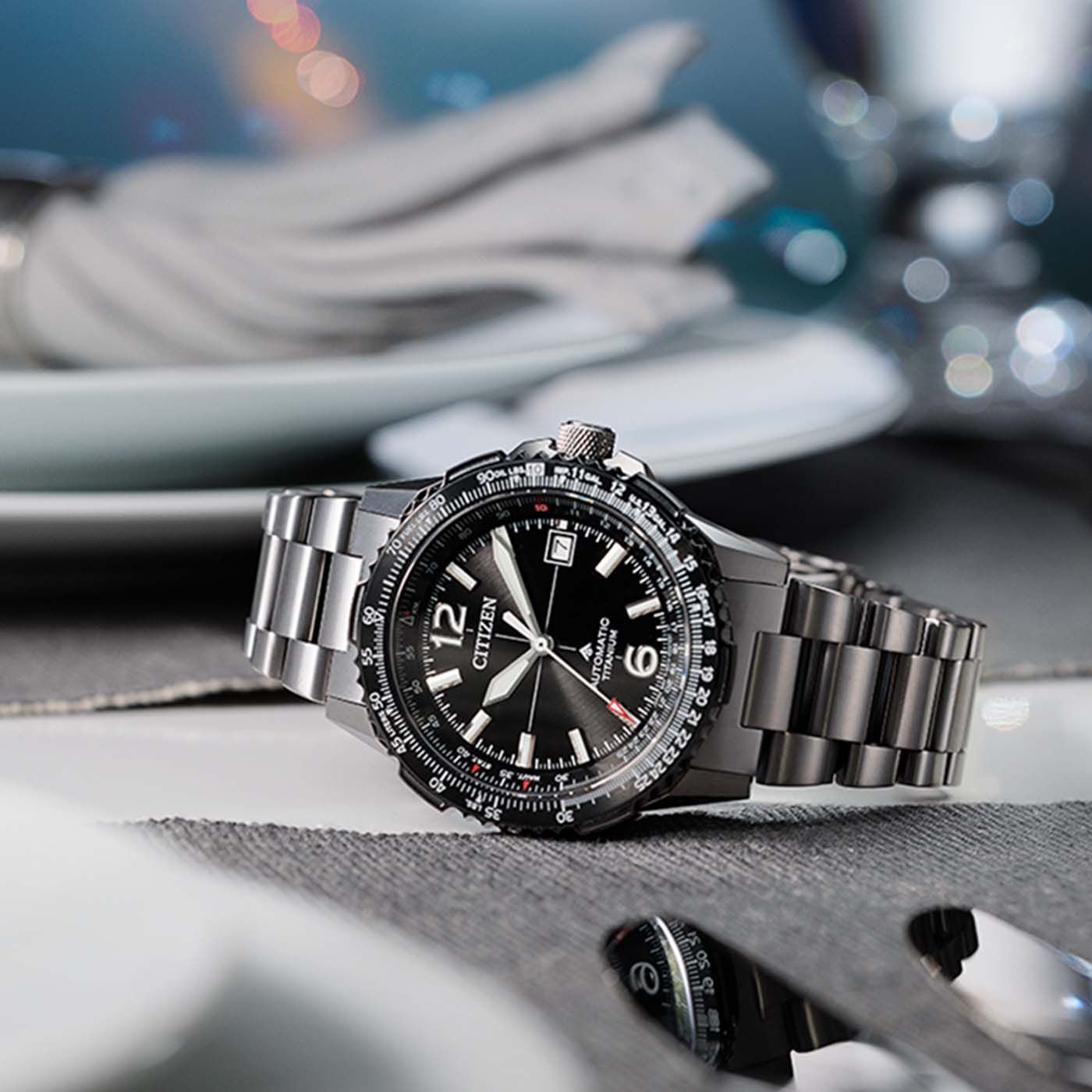 Citizen Herrenarmbanduhr auf Stoff, schwarzes Zifferblatt, silbernes Metallband