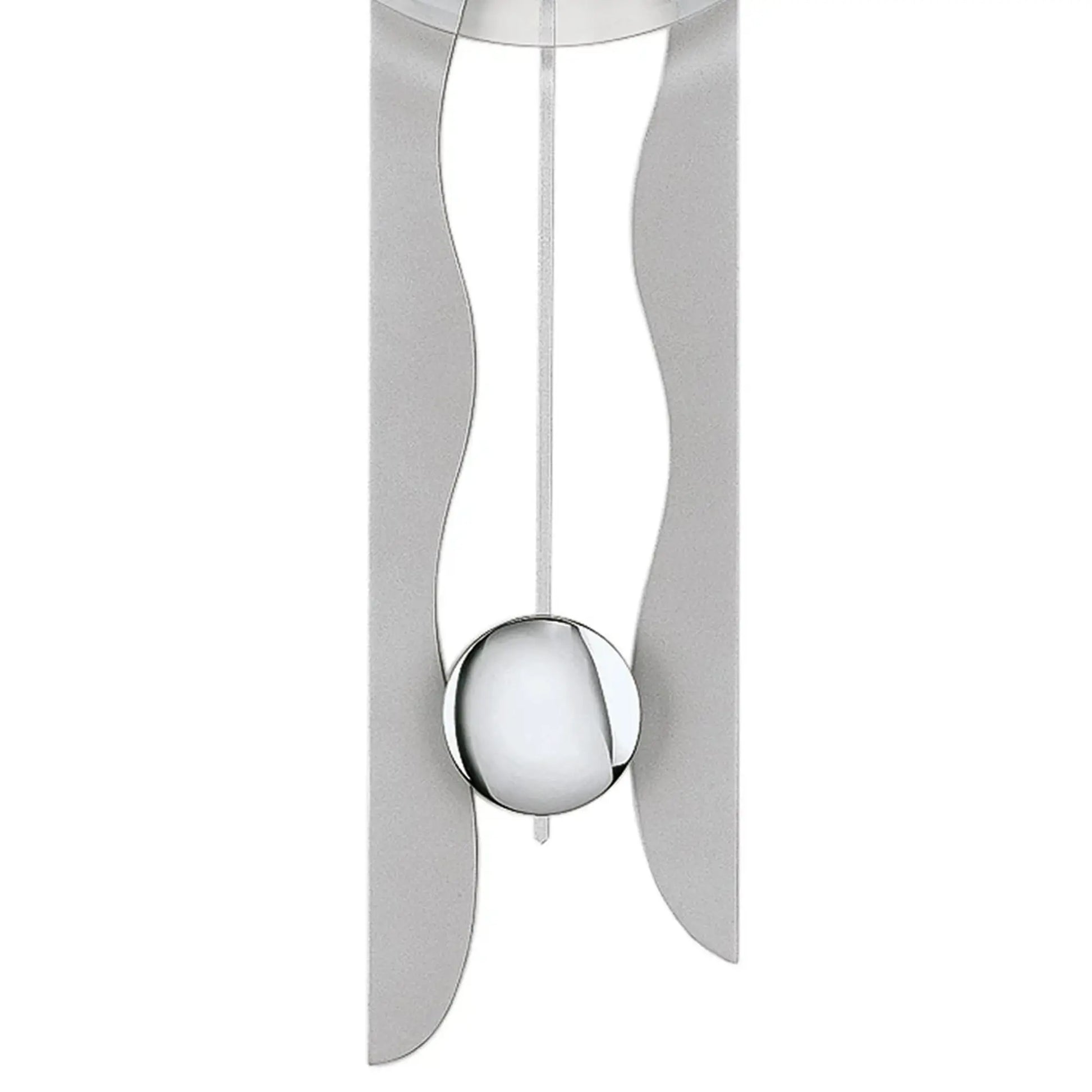 Wanduhr mit silbernem Gehäuse und halbrunden Pendelgewichten, schwarzem Zifferblatt