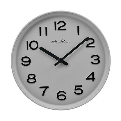 Runde Wanduhr mit grauem Ziffernblatt, schwarzen Zahlen und schwarzen Zeigern, geschwungener Rahmen