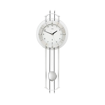 Wanduhr mit großem rundem Ziffernblatt, silbernen Stäben und Pendelgehäuse