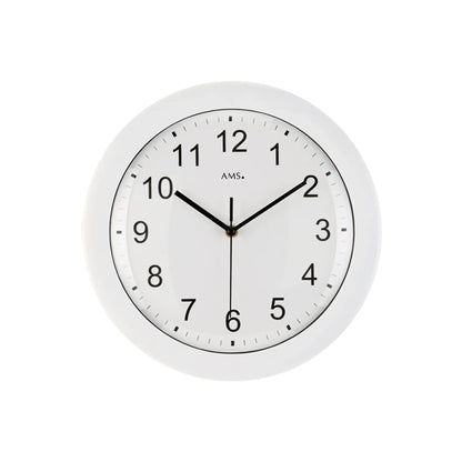 Weiße Funk-Wanduhr mit schwarzem Ziffernblatt, schwarzen Zeigern und klarer Minutenanzeige