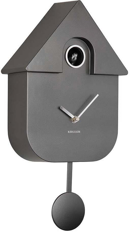 Reloj de pared Karlsson con diseño de casa en plástico, gris oscuro, con péndulo y manecillas