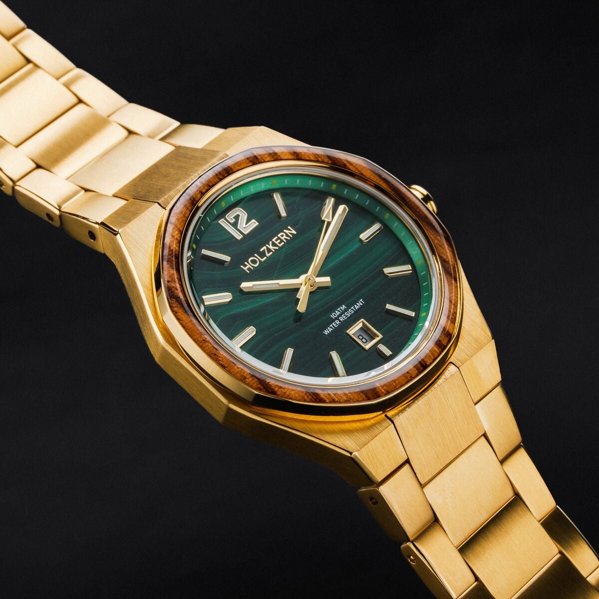 Herren-Armbanduhr mit grünem Malachit-Zifferblatt und goldfarbener Metallgliederarmband, Rundgehäuse