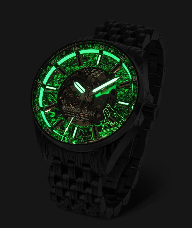 Vostok Europe Herrenuhr mit schwarzem Metallarmband und grün leuchtendem Zifferblatt