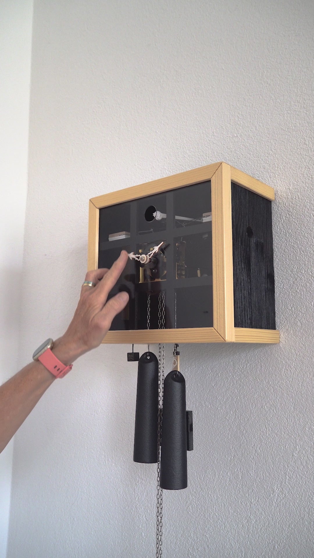 Rombach & Haas Einblick FV35-2/3 Reloj de Pared Rojo/Negro • Mecanismo Mecánico de 8 Días • Vista al Mecanismo