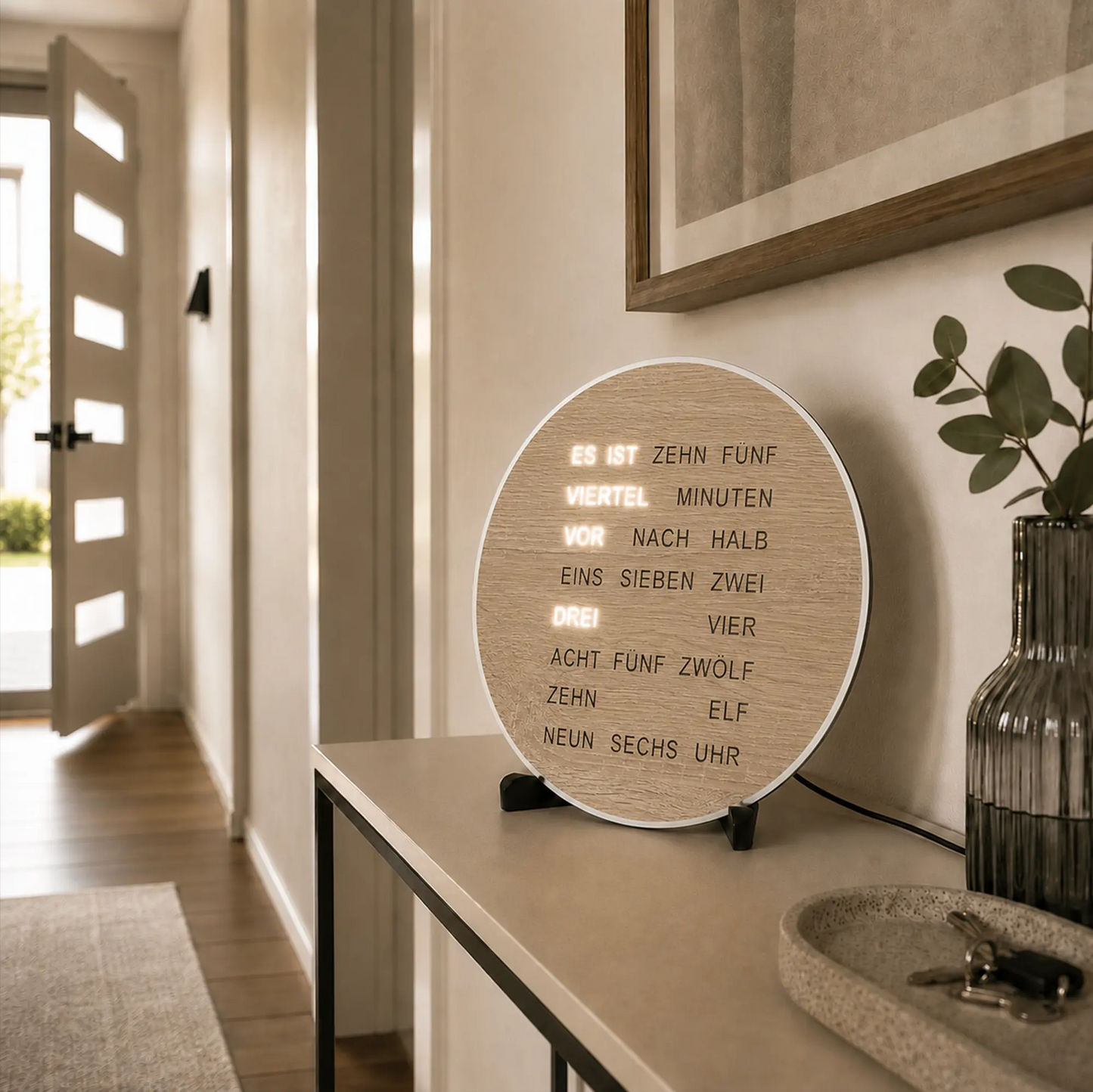 Runde LED-Wortanzeige Uhr an der Wand, Holzoptik mit leuchtender Schrift