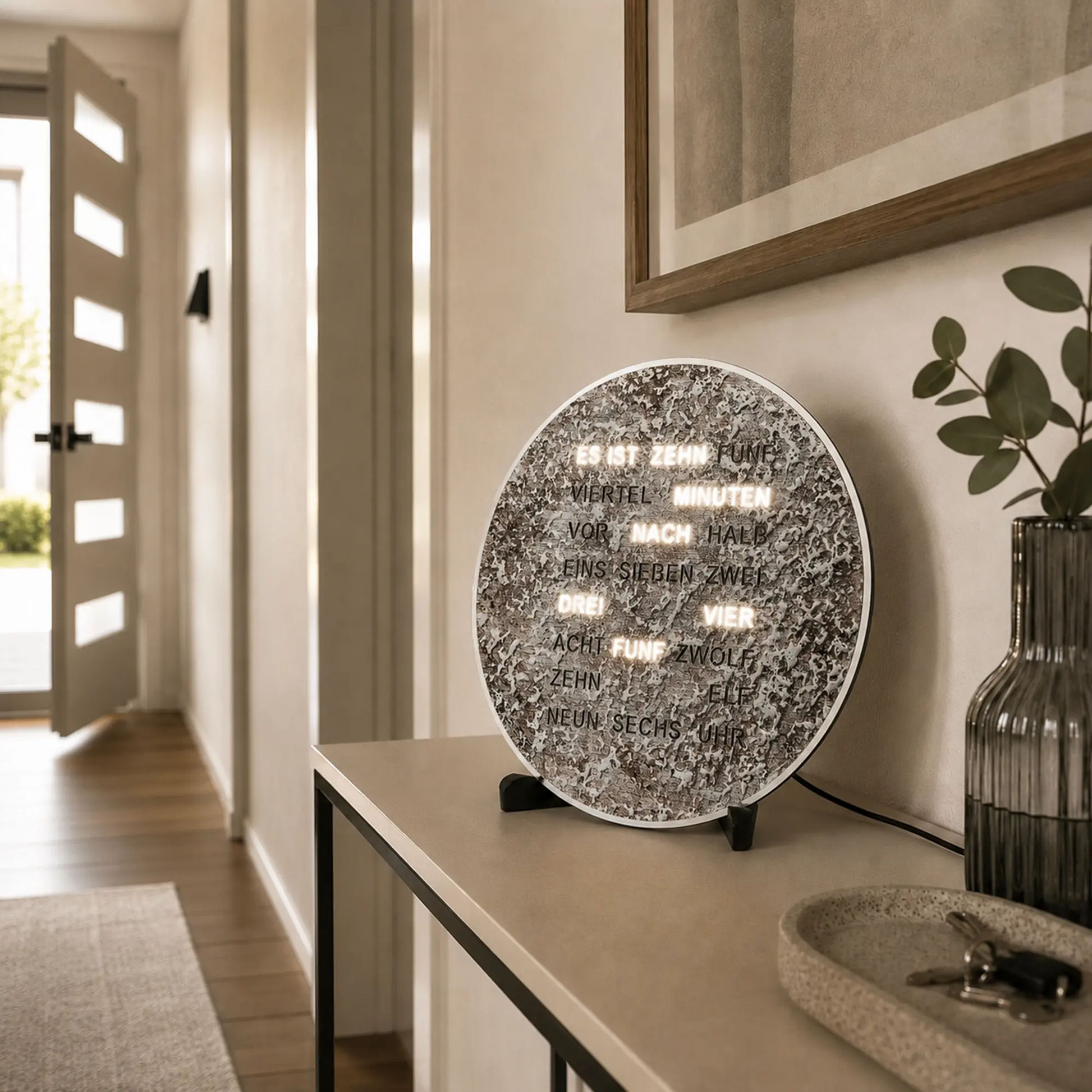 AMS LED-Wortuhr auf Ablage, rundes gesprenkeltes Zifferblatt mit LED-Text